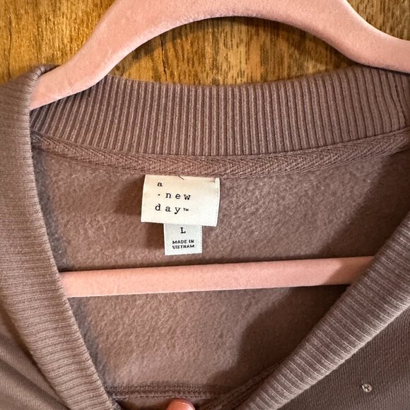 Rhinestone Crewneck - Picture 2 of 3